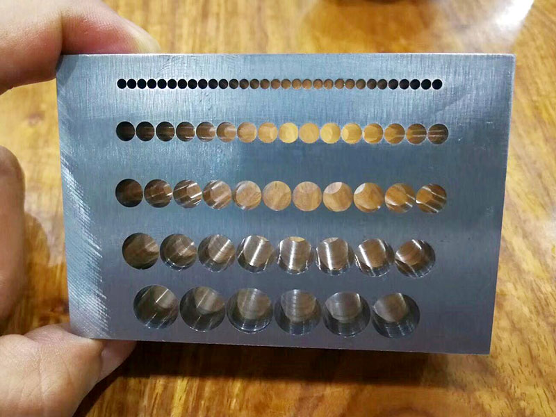 模具鉆深孔y軸坐標有沒有負的？