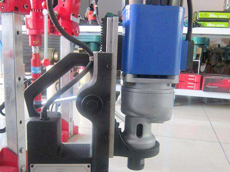 磁力鉆孔機怎么安裝換鉆頭?